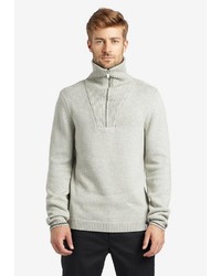 grauer Pullover mit einem Reißverschluss am Kragen von khujo