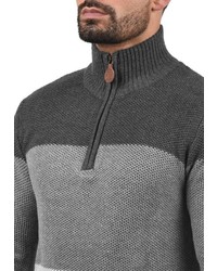 grauer Pullover mit einem Reißverschluss am Kragen von Solid