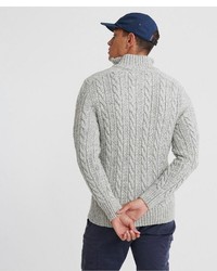 grauer Pullover mit einem Reißverschluss am Kragen von Superdry