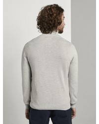 grauer Pullover mit einem Reißverschluss am Kragen von Tom Tailor