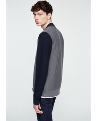 grauer Pullover mit einem Reißverschluß von Armedangels