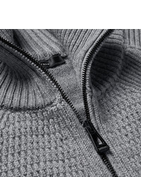 grauer Pullover mit einem Reißverschluß von Belstaff