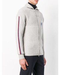 grauer Pullover mit einem Reißverschluß von N.Peal