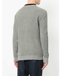 grauer Pullover mit einem Reißverschluß von Loveless