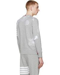 grauer Pullover mit einem Rundhalsausschnitt mit Blumenmuster von Thom Browne