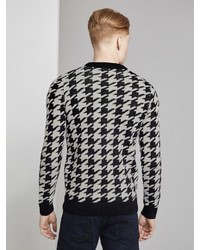 grauer Pullover mit einem Rundhalsausschnitt mit Hahnentritt-Muster von Tom Tailor Denim
