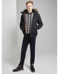 grauer Pullover mit einem Rundhalsausschnitt mit Hahnentritt-Muster von Tom Tailor Denim
