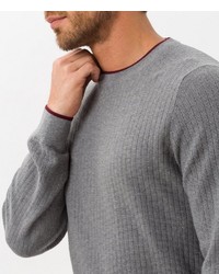 grauer Pullover mit einem Rundhalsausschnitt von Brax