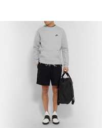grauer Pullover mit einem Rundhalsausschnitt von Nike