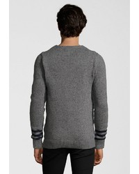 grauer Pullover mit einem Rundhalsausschnitt von Dstrezzed