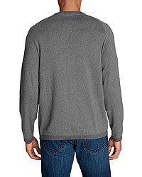 grauer Pullover mit einem Rundhalsausschnitt von Eddie Bauer