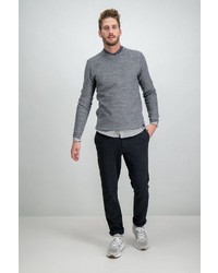 grauer Pullover mit einem Rundhalsausschnitt von GARCIA