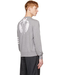 grauer Pullover mit einem Rundhalsausschnitt von Thom Browne