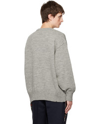 grauer Pullover mit einem Rundhalsausschnitt von Undercover