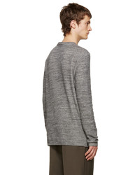 grauer Pullover mit einem Rundhalsausschnitt von Naked & Famous Denim