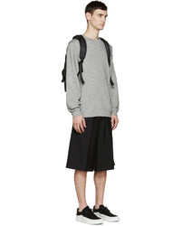 grauer Pullover mit einem Rundhalsausschnitt von Public School