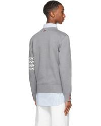 grauer Pullover mit einem Rundhalsausschnitt von Thom Browne