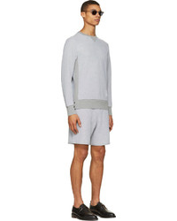 grauer Pullover mit einem Rundhalsausschnitt von Thom Browne