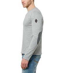 grauer Pullover mit einem Rundhalsausschnitt von James Tyler