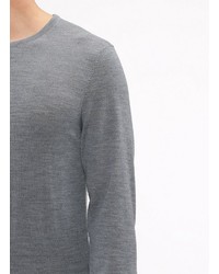 grauer Pullover mit einem Rundhalsausschnitt von MAERZ Muenchen