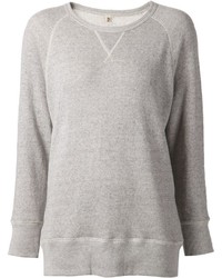 grauer Pullover mit einem Rundhalsausschnitt von R 13