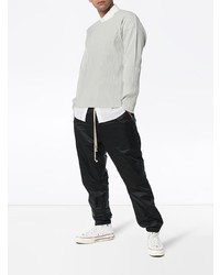 grauer Pullover mit einem Rundhalsausschnitt von Homme Plissé Issey Miyake