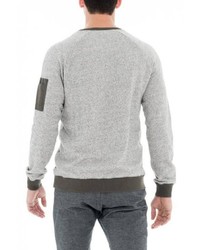 grauer Pullover mit einem Rundhalsausschnitt von SALSA