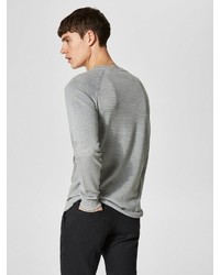 grauer Pullover mit einem Rundhalsausschnitt von Selected Homme