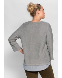 grauer Pullover mit einem Rundhalsausschnitt von SHEEGO CASUAL
