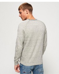 grauer Pullover mit einem Rundhalsausschnitt von Superdry