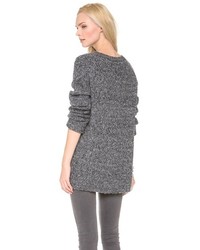grauer Pullover mit einem Rundhalsausschnitt von BLK DNM