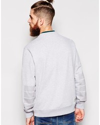 grauer Pullover mit einem Rundhalsausschnitt von The North Face