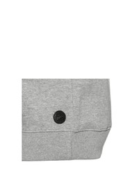grauer Pullover mit einem Rundhalsausschnitt von WLD