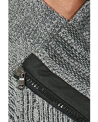 grauer Pullover mit einem Schalkragen von EX-PENT