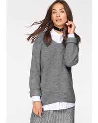 grauer Pullover mit einem V-Ausschnitt von B.young