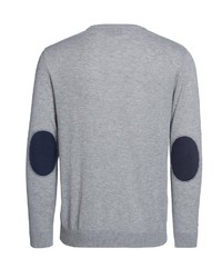 grauer Pullover mit einem V-Ausschnitt von Bernd Berger