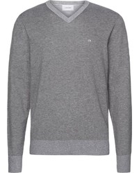 grauer Pullover mit einem V-Ausschnitt von Calvin Klein