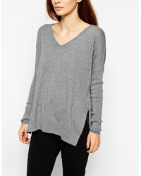 grauer Pullover mit einem V-Ausschnitt von Asos