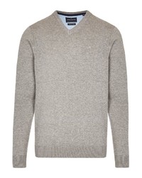grauer Pullover mit einem V-Ausschnitt von Daniel Hechter