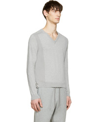 grauer Pullover mit einem V-Ausschnitt von Moncler