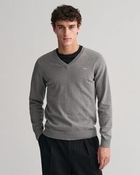 grauer Pullover mit einem V-Ausschnitt von Gant
