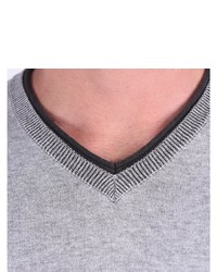 grauer Pullover mit einem V-Ausschnitt von Kaporal