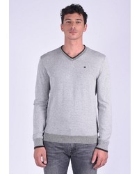 grauer Pullover mit einem V-Ausschnitt von Kaporal