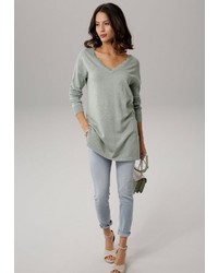 grauer Pullover mit einem V-Ausschnitt von Laura Scott