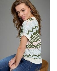 grauer Pullover mit einem V-Ausschnitt von Laura Scott