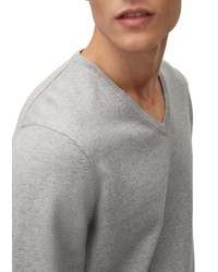 grauer Pullover mit einem V-Ausschnitt von Marc O'Polo