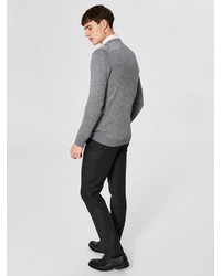 grauer Pullover mit einem V-Ausschnitt von Selected Homme