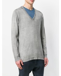 grauer Pullover mit einem V-Ausschnitt von Avant Toi