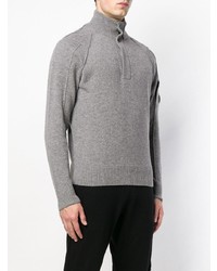 grauer Pullover mit einem zugeknöpften Kragen von CP Company