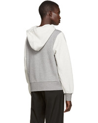 grauer Pullover mit einer Kapuze von MM6 MAISON MARGIELA